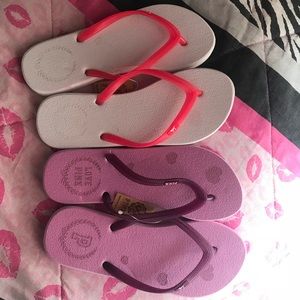 ☀️2 Pairs VS PINK Flip Flops☀️